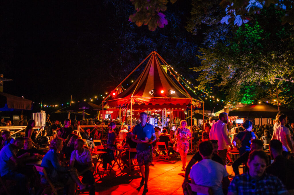 Foodcourt en wijnbar tijdens Noorderzon 2026 in Groningen