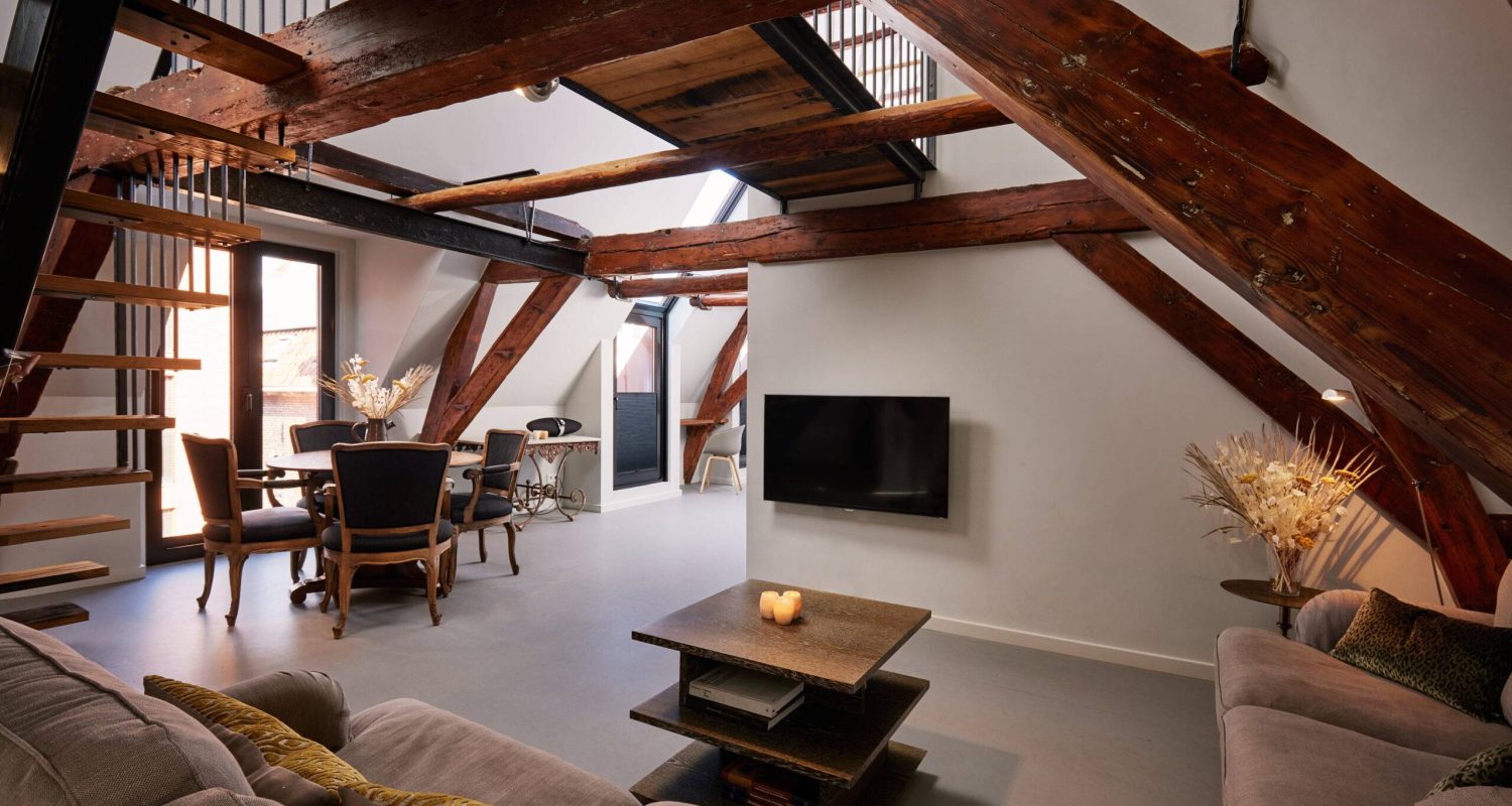 Warehouse apartment (split level) | Miss Blanche hotel Groningen