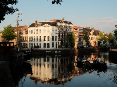 Wandeling van Hotel Miss Blanche naar het Groninger Museum langs grachten