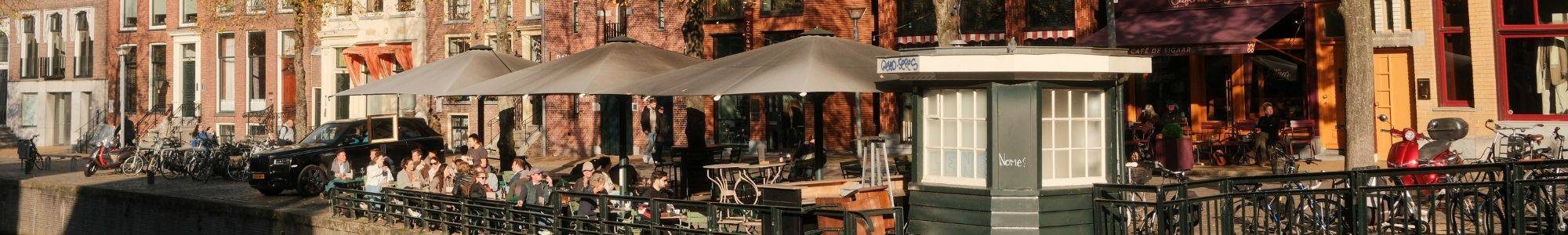 Hoge-Der-A-cafe-de-sigaar-illustratie-.jpg Hoge-Der-A-cafe-de-sigaar-illustratie-.jpg