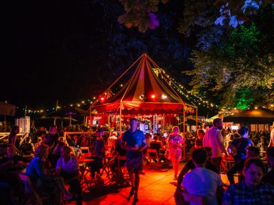 Foodcourt en wijnbar tijdens Noorderzon 2026 in Groningen